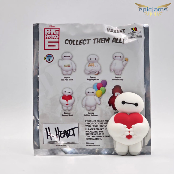 Disney Big Hero 6 Baymax Hugging Heart Series 2 Blind Bag Magnet New - Picture 2 of 2